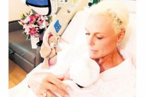 Brigitte Nielsen'dan bebekle ilk poz