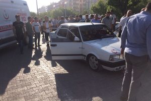 Otomobil küçük kıza çarptı