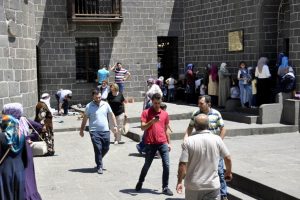 Eller sınav için semaya açıldı