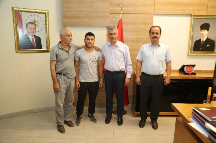 Dünya Şampiyonu engelli sporcu memleketinde sevinçle karşılandı