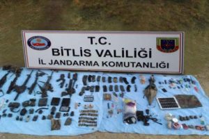 10 teröristin kullandığı mühimmatlar ele geçirildi