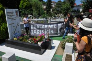 Barış Akarsu, doğum gününde mezarı başında anıldı