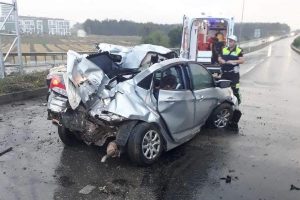 Polisler operasyona giderken kaza yaptı