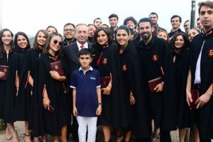Cengiz, Galatasaray Üniversitesi mezuniyet törenine katıldı