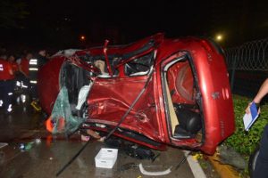 Taksi ve tankere çarpan 'aday sürücü' öldü