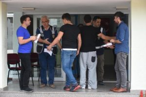 YKS'ye giren adaylar didik didik arandı