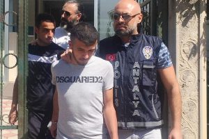 'Sigara yok' dedi, telefonunu gasp ettiler