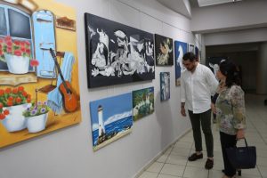 Bursa'da resim atölyesi kursiyerleri hünerlerini sergiledi