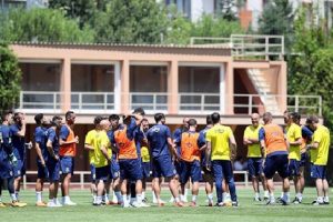 Fenerbahçeli futbolcular sağlık kontrolünden geçti