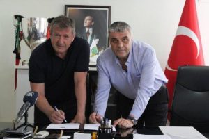 Akhisarspor'da Susic imzayı attı