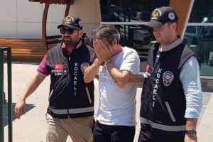Otomobillerin şasi numaralarını değiştirip sattılar