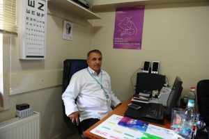 Bursa'da 5 üniversite bitiren doktorun okuma azmi örnek oluyor