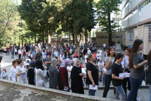 Bursa'da ikinci günde YKS heyecanı sürüyor