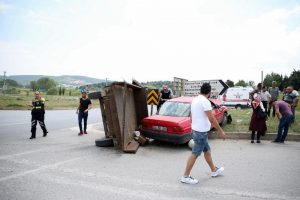 Otomobil ile traktör çarpıştı: 7 yaralı