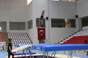 Trampolin Cimnastik 1'inci Lig müsabakaları yapıldı