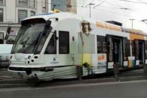 Tramvay raydan çıktı, seferler durdu