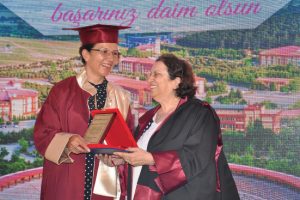 Maltepe Üniversitesi yüksek lisans mezunlarını uğurladı