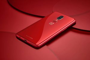 Kırmızı OnePlus 6 satışa sunuluyor