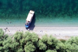 Van Gölü'nün koyları turistleri bekliyor