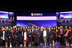 Altınbaş Üniversitesi öğrencileri keplerini attı