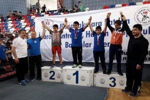 Yunusemreli güreşçiler şampiyonlukla döndü