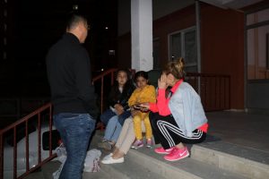 Kayıt için okul önünde sabahladılar