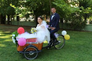 Gelin ve damat nikaha böyle geldi