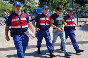 Çakmak kamerayla kadınları gözetleyenler tutuklandı