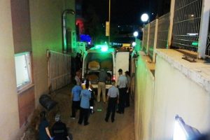 Eski eşinin kardeşini ve amcasını öldürdü