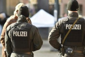 Türk polisinden Alman polisine ders!