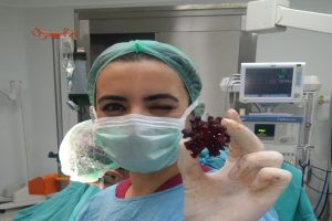 Mesanesinden 10 santimlik taş çıkarıldı!