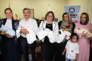 Fatma Şahin'den 'Beşizler'e destek