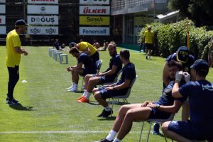 Fenerbahçe'de izinliler kampa katıldı
