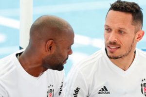 Adriano idmana çıktı
