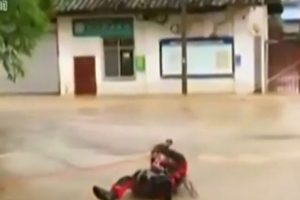 Çin'de sel felaketi 16 can aldı!