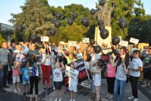 Eylül ve Leyla için gökyüzüne siyah balon bırakıldı