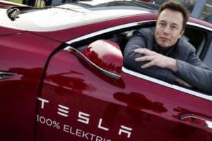 Tesla çok önemli bir ismini kaybetti!