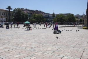 İzmir'de sıcak hava bunalttı