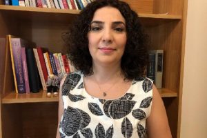'Çocuğunuza, 'Öpsün, o senin teyzen' diye ısrar etmeyin'