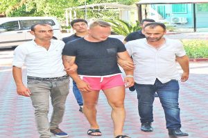 Kürk hırsızı Rus turist tutuklandı
