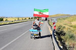 Protesto için, İsveç'ten İran'a yürüyor