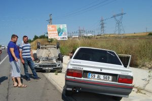 Taklalar atan araçtan sağ çıktılar
