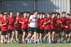 Manisaspor'da gençler sahaya indi