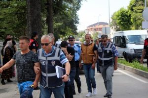 Yakalama kararı olan 3 kişi tutuklandı
