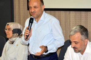 Fikri Işık'tan CHP'lilere: Kendilerini mevsimlik işçi statüsüne koyuyorlar