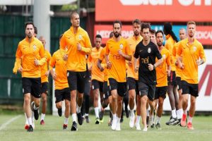 Galatasaray Roma'nın düşünmediği isimleri kiralayacak