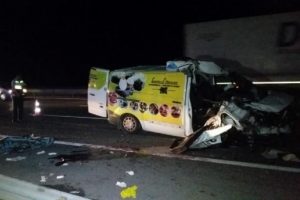 Kamyonet TIR'a çarptı: 1 ölü 1 Yaralı