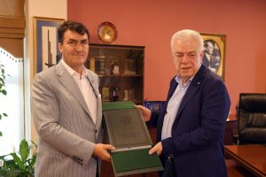 Bursaspor Başkanı Ay'dan Mustafa Dündar'a ziyaret
