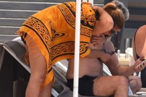 Gülben Ergen tatilde aşka geldi