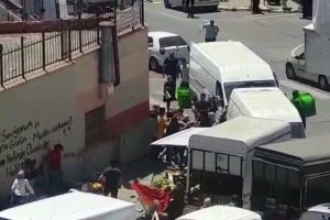 Pazarcıların kavgası kamerada